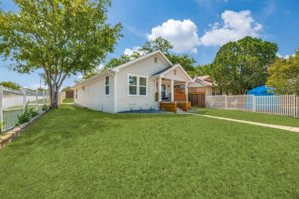 Stockyards! Less Than 4 Minutes-Sleeps 8-Lee House Villa Fort Worth Exterior photo