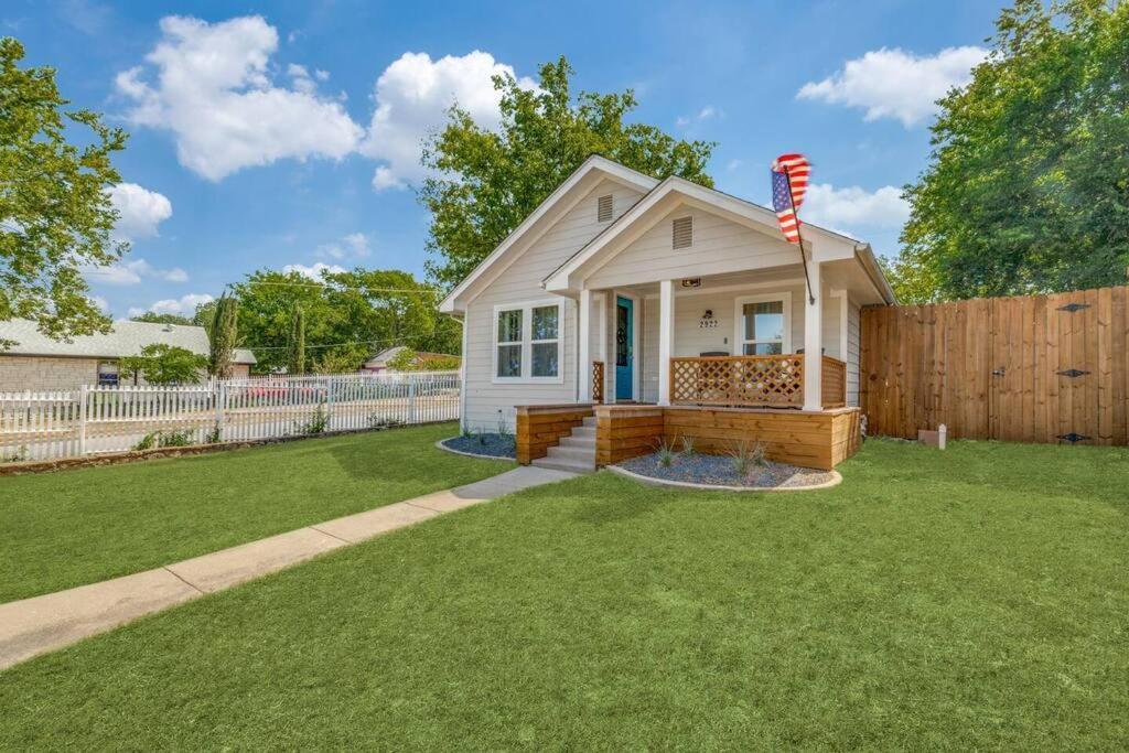 Stockyards! Less Than 4 Minutes-Sleeps 8-Lee House Villa Fort Worth Exterior photo